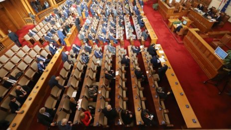 Парламентът прие 10-годишна абсолютна давност за частни задължения на първо четене