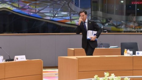 Марк Рюте рискува да повтори грешките на Дейвид Камерън