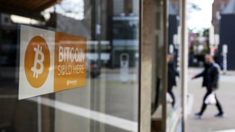 Цената на биткойна стигна най-високото си равнище от август