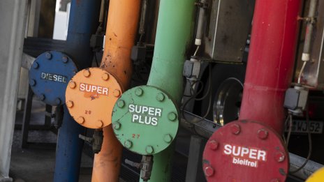 Цената на петрола остава стабилна преди седмичните данни за запасите в САЩ*