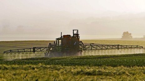 Продажбите на пестициди в България са намалели с близо 330 тона за три години