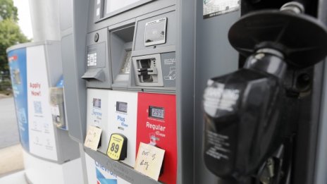 Байдън: Бензиностанциите да не спекулират