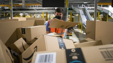 Amazon ще наеме още 10 хил. души във Великобритания