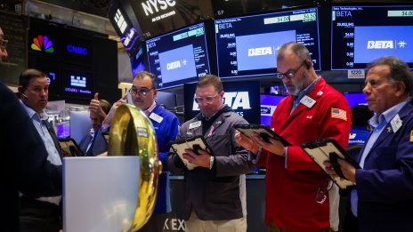 Притесненията около оценките на AI компаниите потопиха индексите на Wall Street*