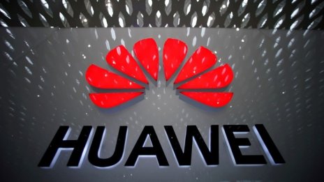Huawei призна очевидното: Американските санкции засягат бизнеса ѝ