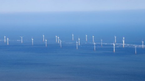 Вторият плаващ вятърен парк в света отплава за Португалия