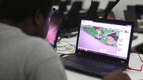 Създателят на Farmville намалява загубата си