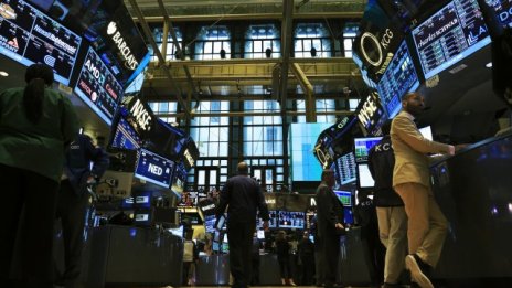 Сряда донесе най-дългата негативна серия за годината за S&P-500