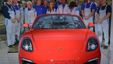 Porsche счупи рекорда си за годишни продажби