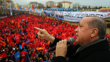 Как Турция опитва да балансира между Изтока и Запада