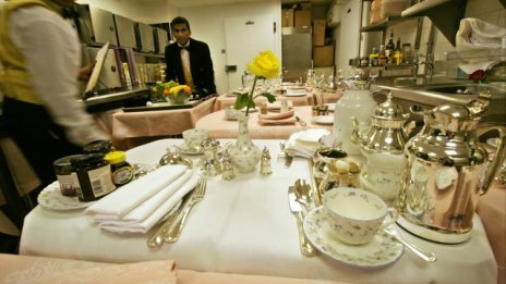 Кажете „Сбогом“ на скъпите менюта за румсървис в хотелите