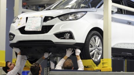 Hyundai ще представи първия сериен водороден автомобил през 2015