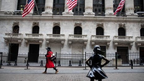 Водещите индекси в САЩ се понижиха в очакване на нова порция отчети