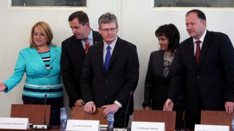 Младежката безработица намалява от началото на годината, отчетоха управляващите