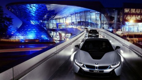 BMW стартира доставките на хибрида i8