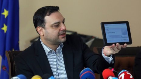 До 2016 г. всички листовки за кандидат-шофьори ще бъдат върху таблети