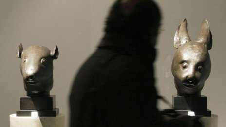 Френски милиардери върнаха на Китай бронзови скулптури за 40 млн. долара