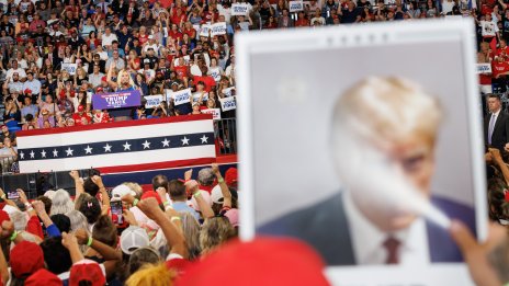 Про-петролният Доналд Тръмп също носи рискове за бранша