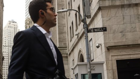 Wall Street прави опит да се възстанови от най-лошата си сесия от юни*