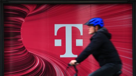 Deutsche Telekom очаква печалбата ѝ да продължи да расте през 2024 г.
