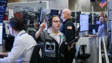 Wall Street приключи със спадове първата сесия за декември