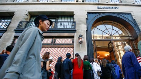  Burberry подава ръка на Tencent в опит да сближи социалните мрежи с магазините