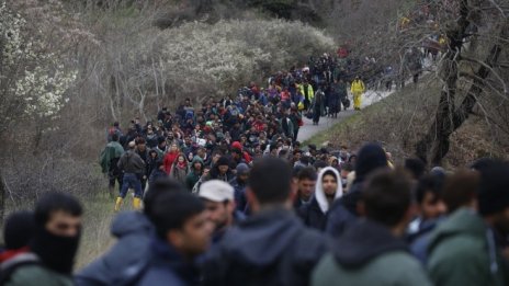 ЕК: 3 млн. мигранти в Турция могат да тръгнат към Европа