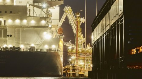 Слабото търсене кара глобалните доставки на LNG масово да се отлагат за 2021 г.