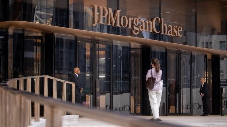 Инвестиционното банкиране даде тласък на печалбата на JPMorgan