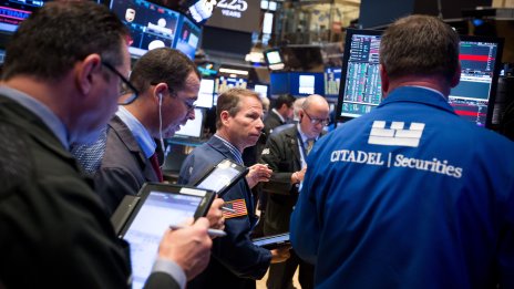 Щатските индекси стартират силно волатилна сесия със спадове*