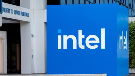 Инвеститорите отново обичат Intel, но това все пак не решава проблемите ѝ