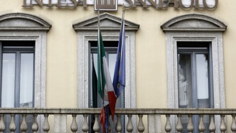 Intesa Sanpaolo се прицелва във Великобритания чрез оферта към RBS