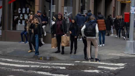 Продажбите на дребно в САЩ стагнират през април 