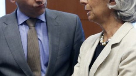 Еврогрупата одобри отпускането на 5 млрд. евро за Гърция на два транша