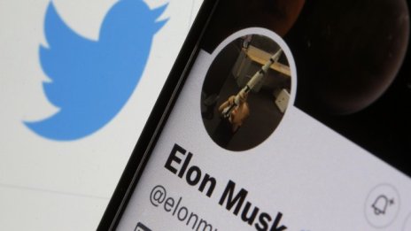 Мъск залага на повече пари в брой за финансирането на сделката за Тwitter