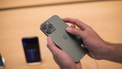 Apple ще произведе по-малко iPhone-и от пазарните прогнози