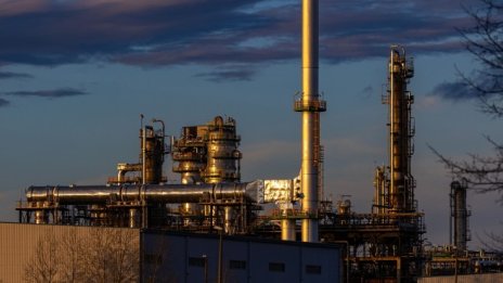 Европа трябва да упражни по-голям натиск върху руския износ на петрол