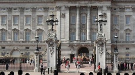 Колко струва Бъкингамският дворец – 1,3 млрд. паунда на нажежения жилищен пазар