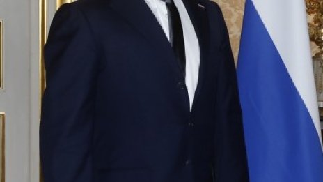 Медведев: Русия не планира да намали дела на еврото във валутните си резерви