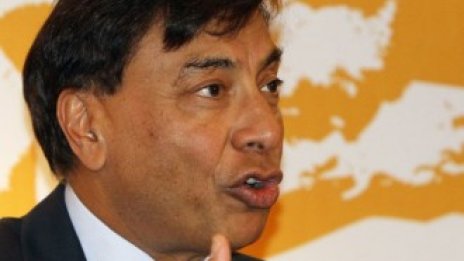 Франсоа Оланд притисна в ъгъла Лакшми Митал