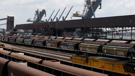 Търговският излишък на Австралия е надхвърлил очакванията през август