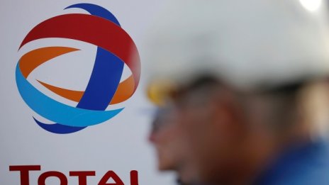 Печалбата на Total през второто тримесечие се свива с една трета