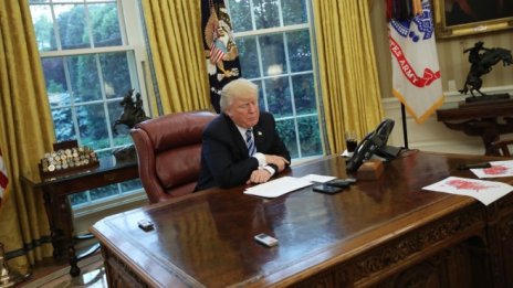 Тежко поражение за Тръмп - Obamacare остава в сила