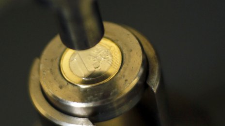 Сигурността хвърля нова сянка върху европейските финанси