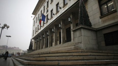  БНБ: Евтиният петрол ще стимулира реалната икономическа активност в България