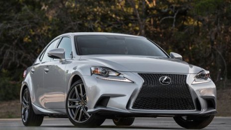 Запознайте се с новия IS AWD на Lexus
