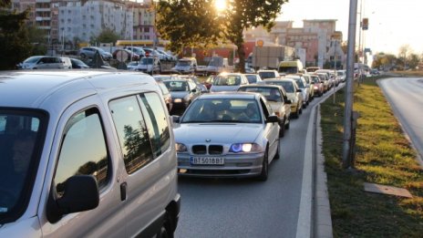 Протестни автошествия срещу високите цени на горивата блокираха ключови пътища