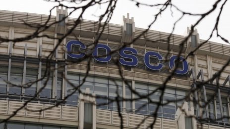 Гърция планира да продаде мажоритарния си дял в пристанище Пирея