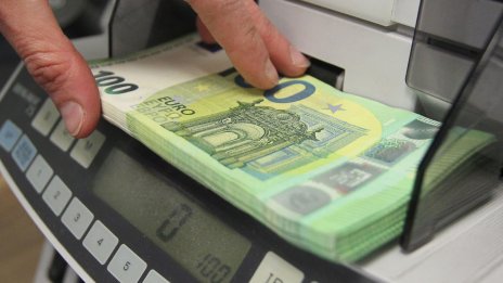 Макс Баклаян: Няма причина за паническа обмяна на левове в евро