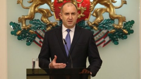 Президентът: Правителството си купува спокойствие и власт с парите на гражданите